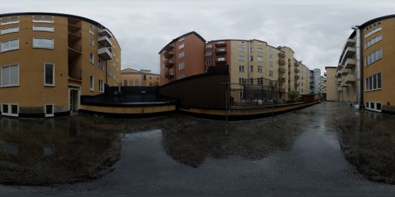 HDRI – Regnig bakgård (sommar, eftermiddag) – förhandsgranskning (EV 10.35; Filmic Blender)